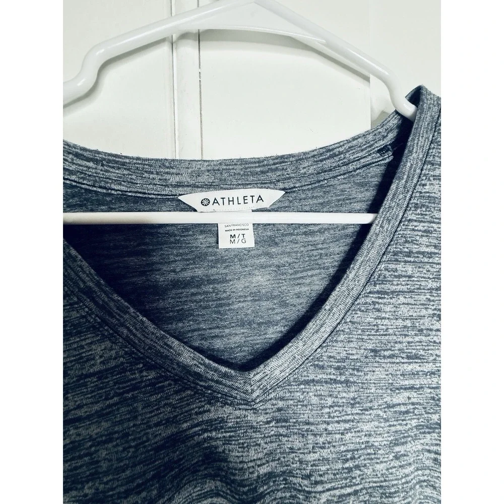 Athleta Women's Medium Short Sleeve V-neck Top Tee Active Wear